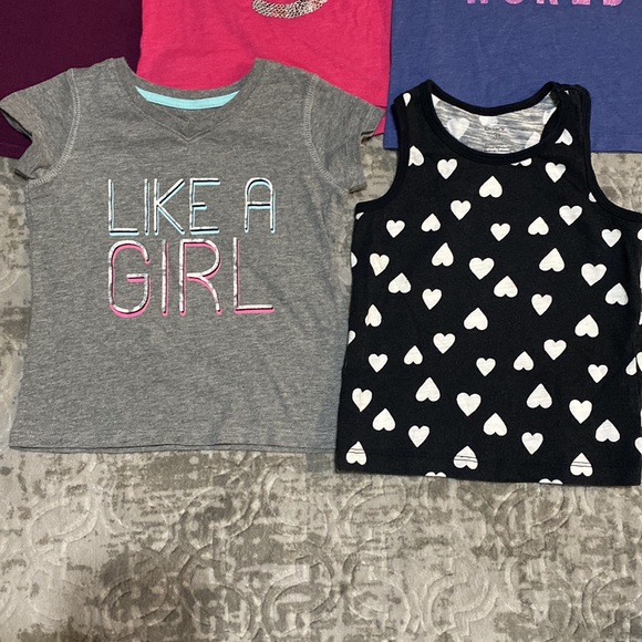 🔥4/20! Bundle of 5 little girls short sleeve shirts. Size 2T/3T - Picture 3 of 9